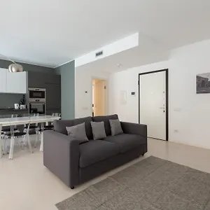 Porta Nuova Bright And Roomy Flat Apartamento