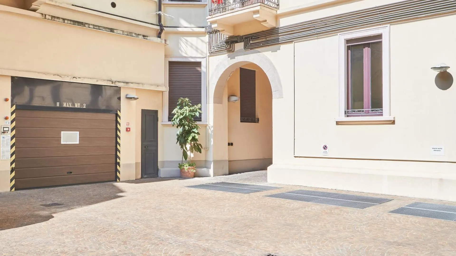 Easylife - Accogliente Monolocale Con Arredamento Minimal In Zona Stazione Centrale Milan 0*,  Italy